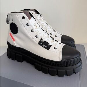 Womens Palladium Revolt Hi TX Platform Boot / Star White / 97242-116-M / Size 10